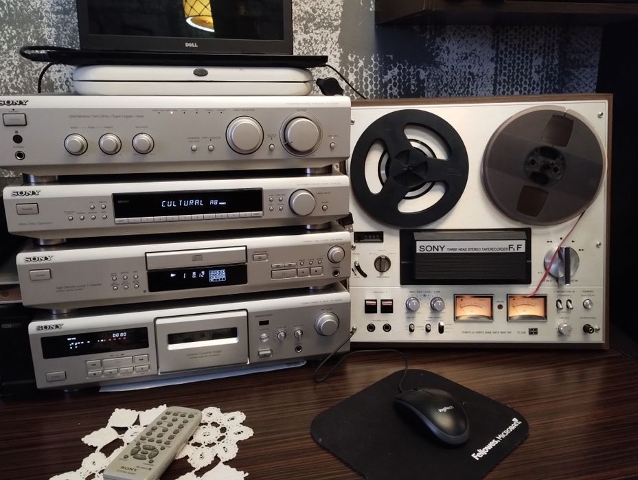 Linie, boxe, magnetofon, pickup SONY