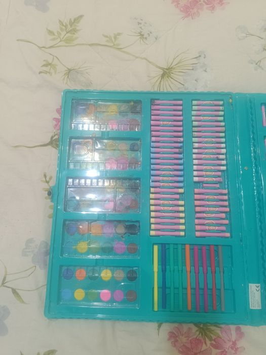 Куфар за рисуване 250 части