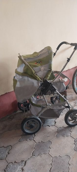 Коляска сотилади