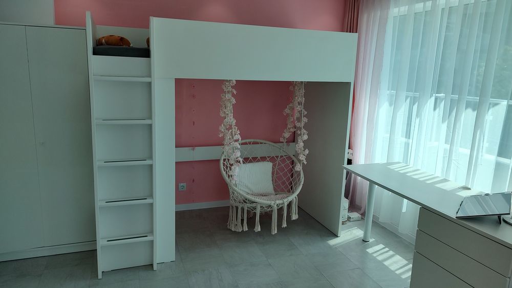 Детско високо легло с гардероб .