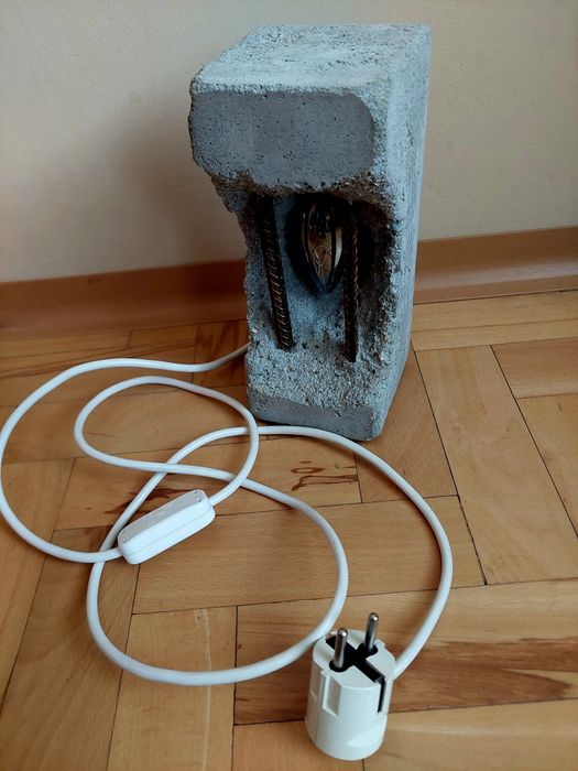 Бетонна арт лампа