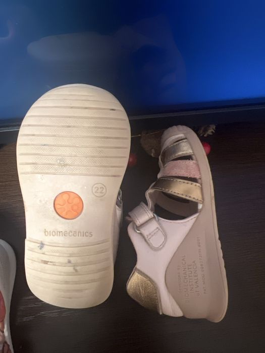 Vând 2 perechi de sandale bioemcanics
