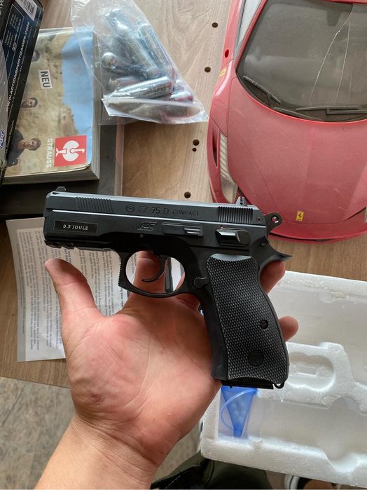 Vand pistol AirSoft pe gaz