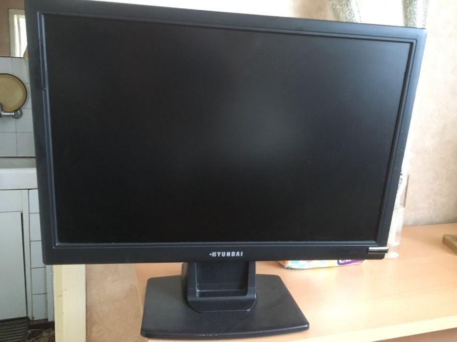 Продавам Монитор + компютър