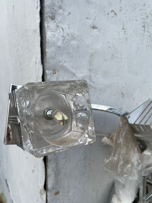 Продам люстру