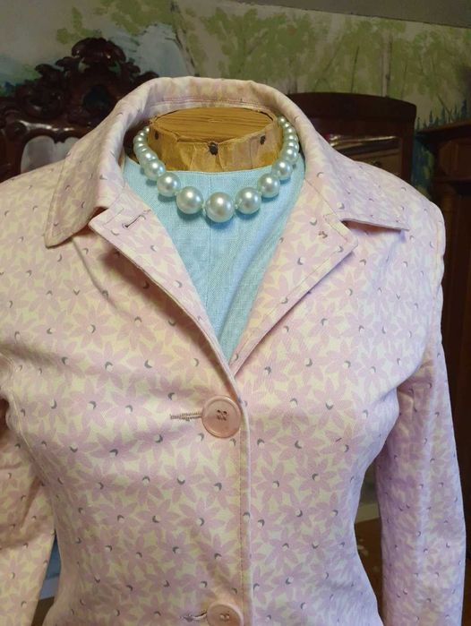 Дамско розово сако на цветчета