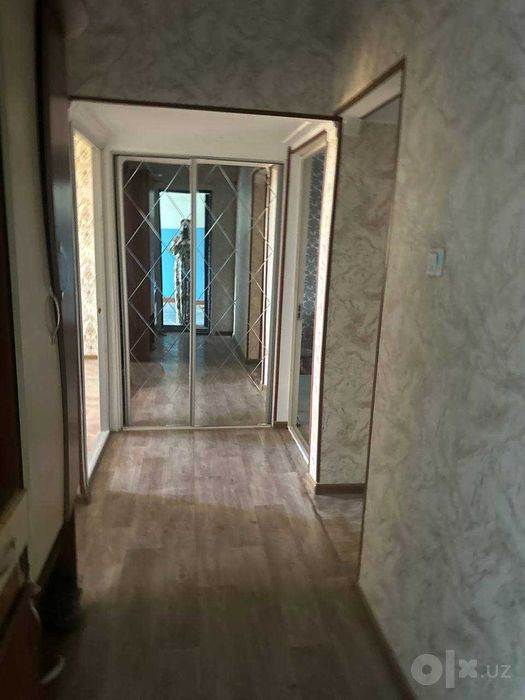 Продается 3-комн. квартира в центре Навои