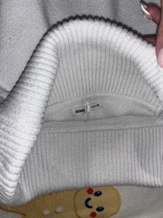 Комплект бял и сив пуловер с голи рамене