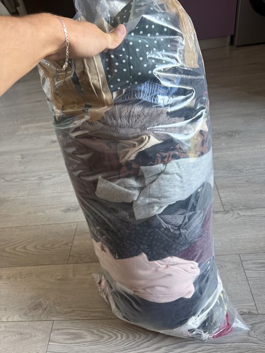 Vand un sac cu 60 de haine de dama de vara cu eticheta
