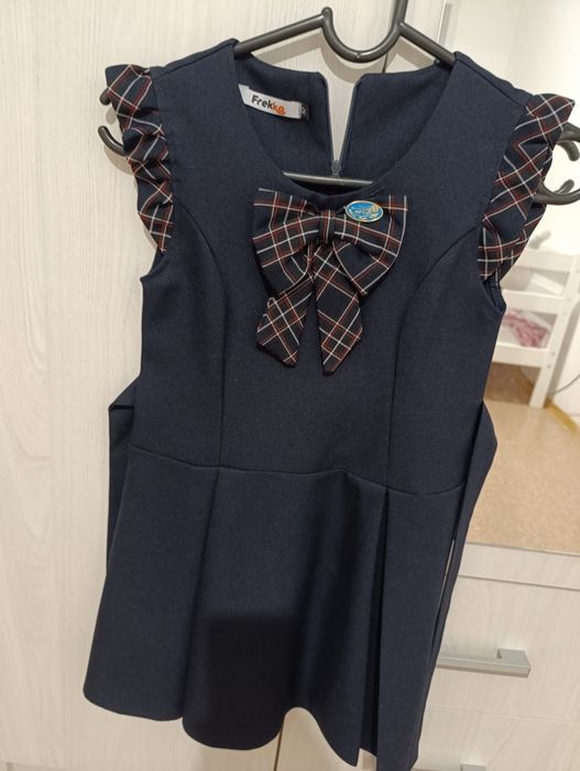 Продам школьный сарафан