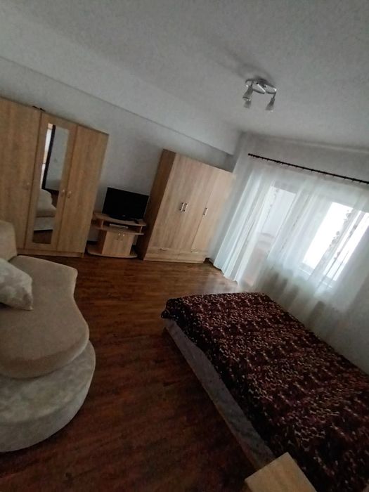 Ofer spre închiriere garsoniera