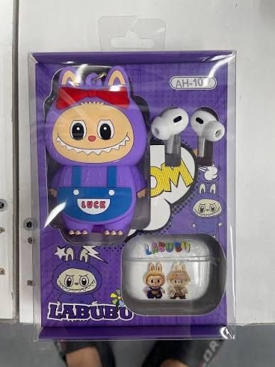Лабубу с наушникам