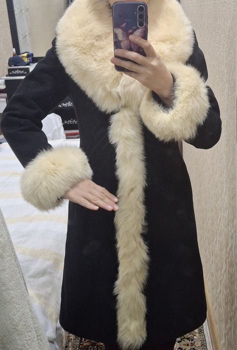 Palto sotiladi, sifatli va juda chiroyli .