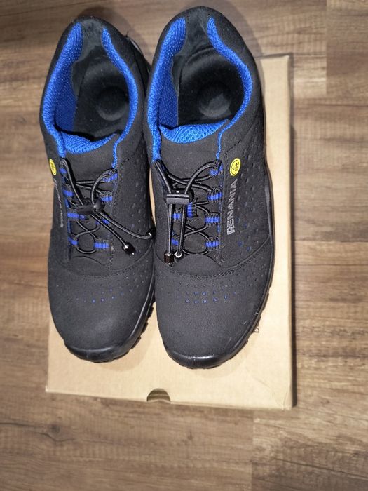 Vând încălțăminte cu protecție pentru muncă