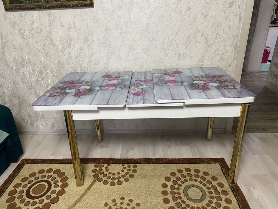 Продам кухонный стол