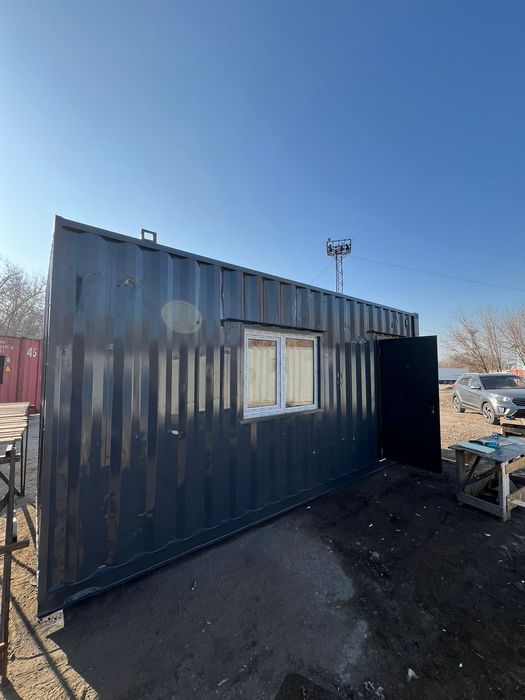 Утепленный контейнер и пустой контейнер