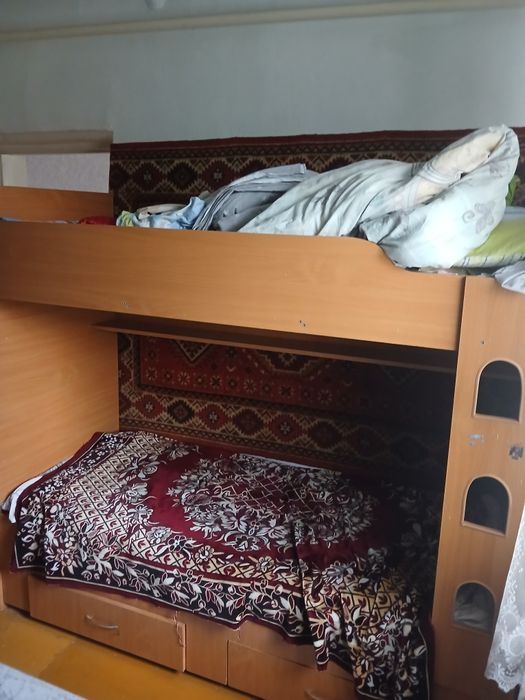 Двухъярусная кровать