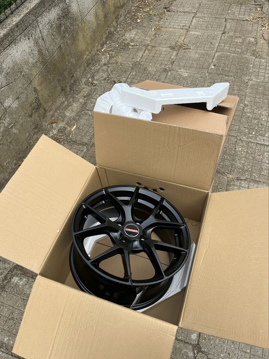 Алуминиеви джанти с гуми