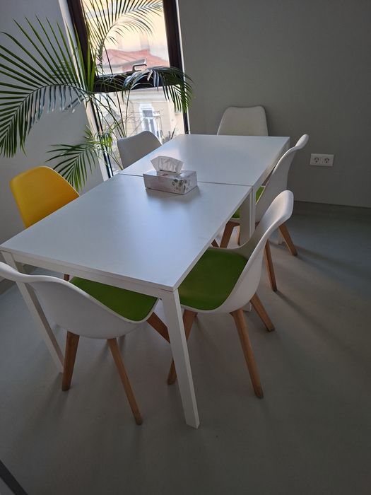 Vand masa patrata cu scaune