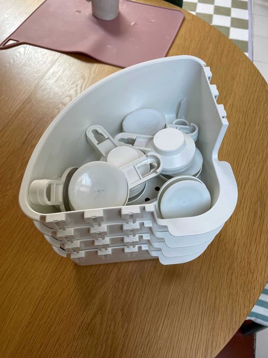 4 бр. Ъглов рафт за баня IKEA TISKEN с вакуумно закрепяне