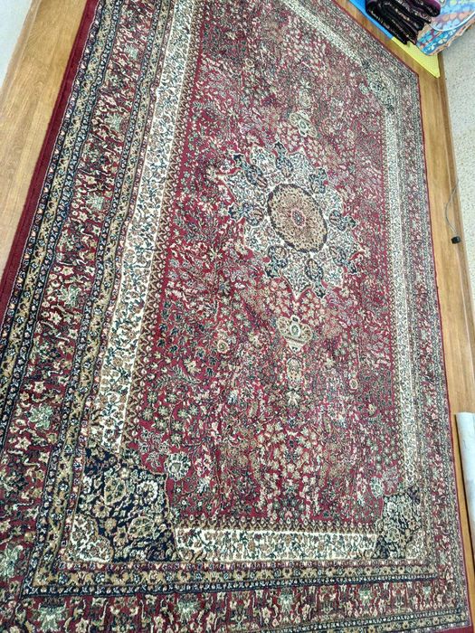 Продаю ковер в хорошем состоянии