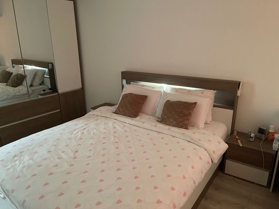 Спалня с 2 нощни шкафчета + повдигащ механизъм ( подматрачна рамка)