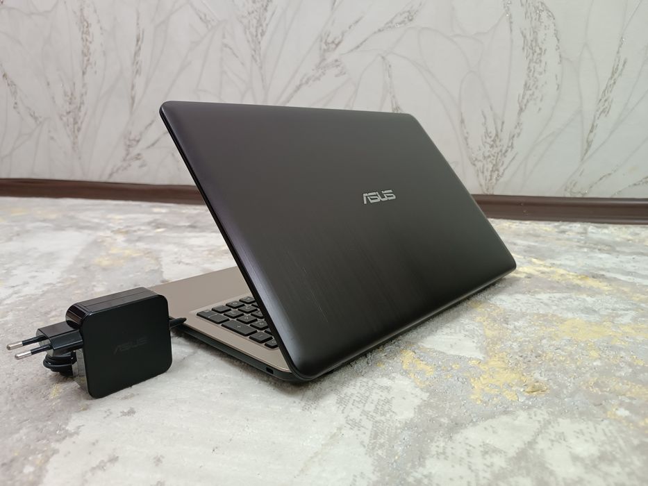 НОУТБУК Asus Sonic Master Win 10.