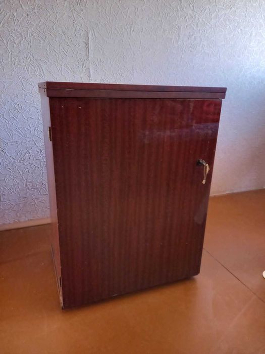 швейная машина .