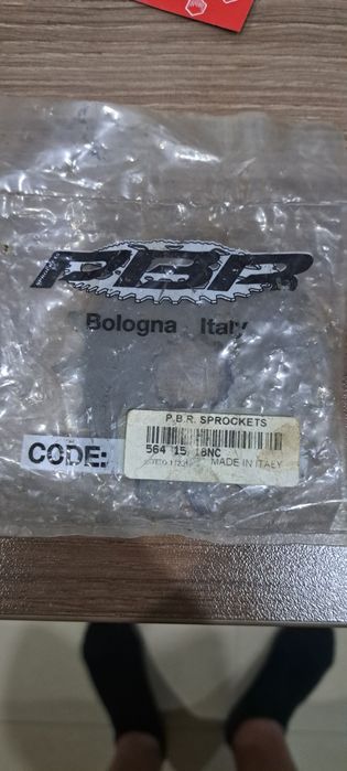 Suzuki - преден пиньон 15 зъба Z13