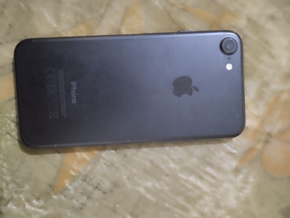 Продаю iPhone 7