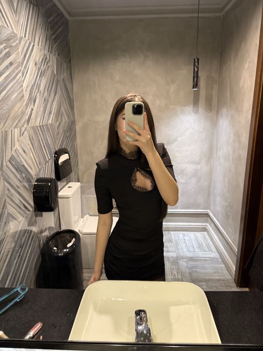 Трендовое платье с кружевами