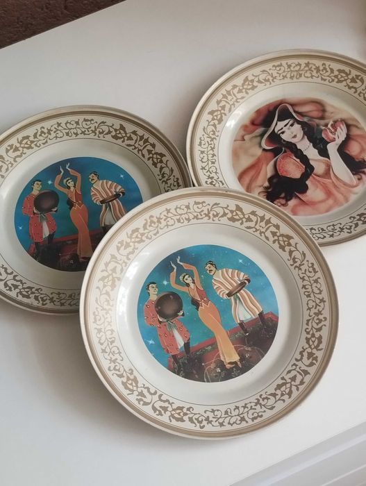 Тарелки металлические с принтом