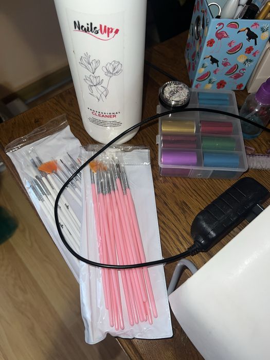 Manichiura freză, aspirator, lampă uv + multe altele