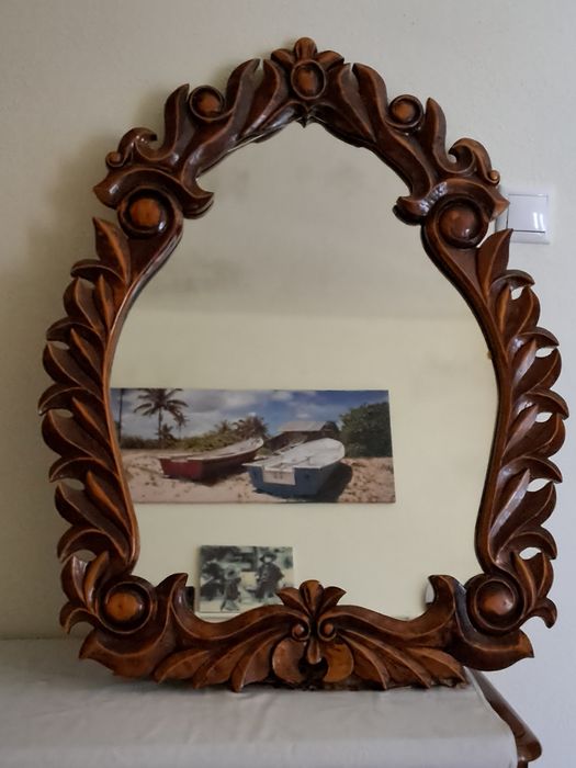 Oglinda cu rama sculptata