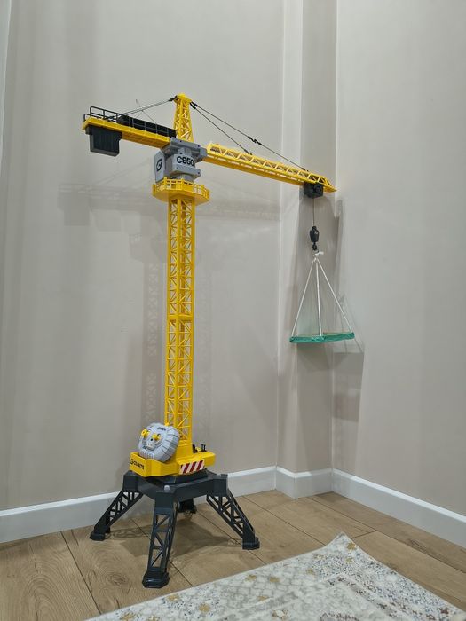 Игрушечный башенный кран