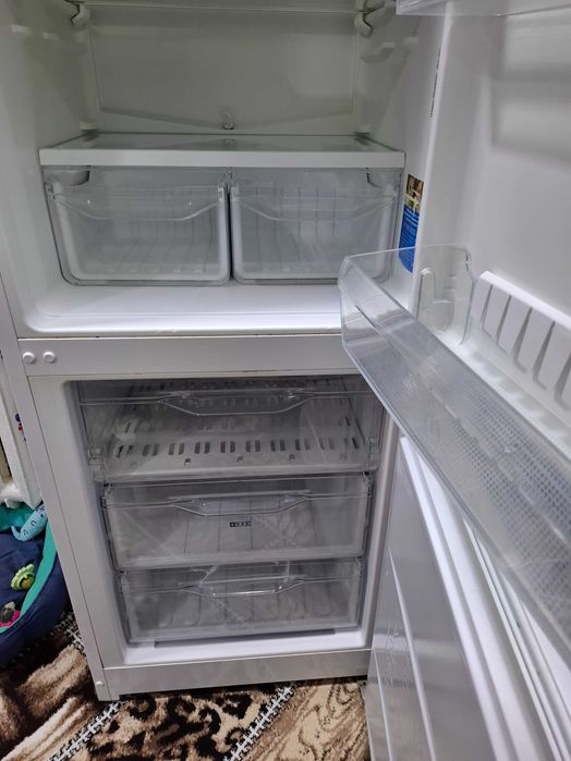 Продается холодильник INDESIT
