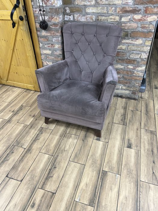 Продается кресло из велюра