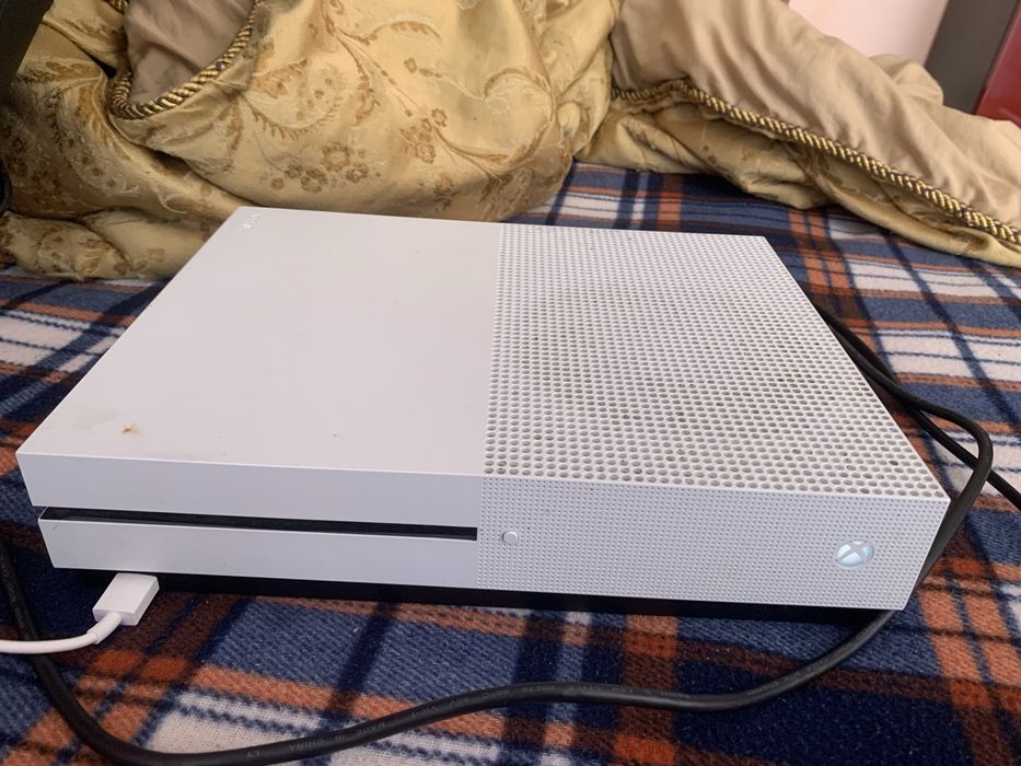 Xbox one S 1tb fara defectiuni (fac schimb cu gaming pc)