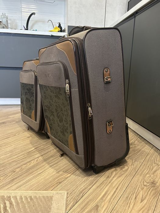 Продам чемоданы