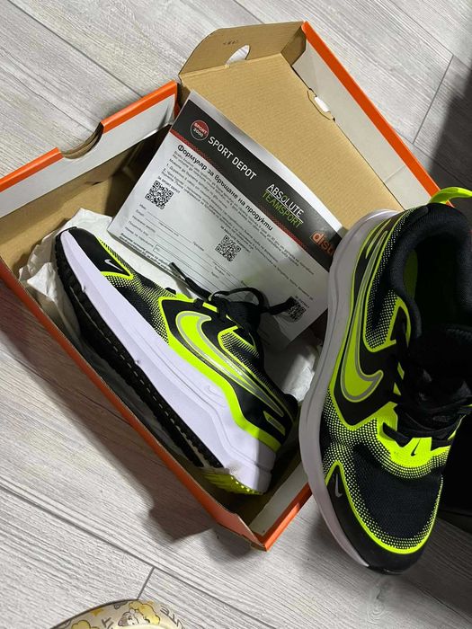 Маратонки Nike номер 38
