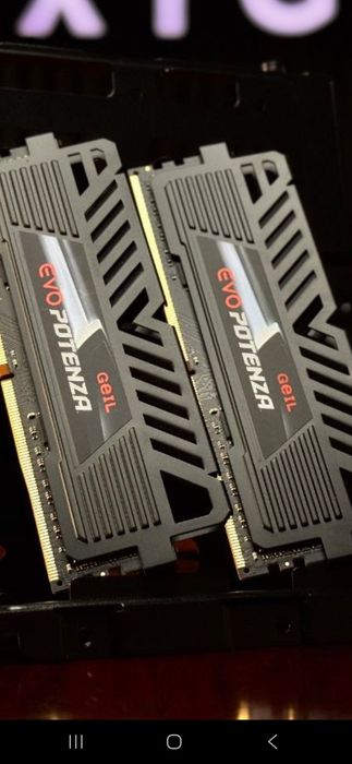 Озу Ddr4  разная , разных объёмов и бренда , разных частот.