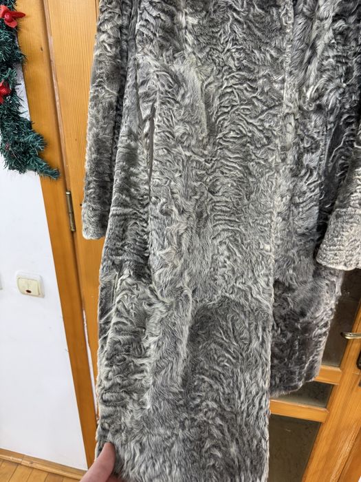 Haina de blana de ied cu guler de nurcă