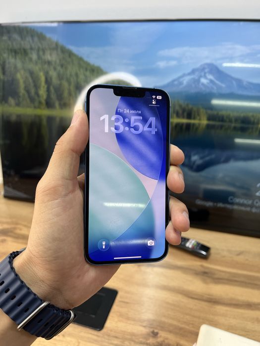 Телефон iPhone 13