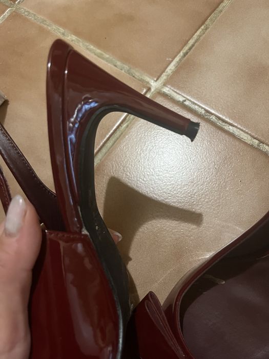 Лачени обувки в цвят бордо с панделка на БСБ