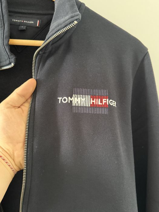Pulover Tommy Hilfiger ( nu Zara, nu Ralph Lauren, nu Calvin Klein)