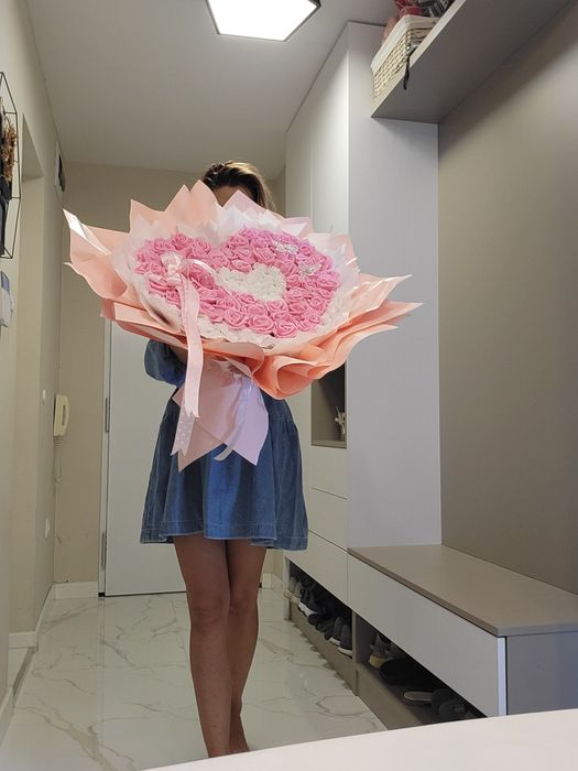 Букет  вечни рози  8 март бебе памперси бонбони персонализиран 101