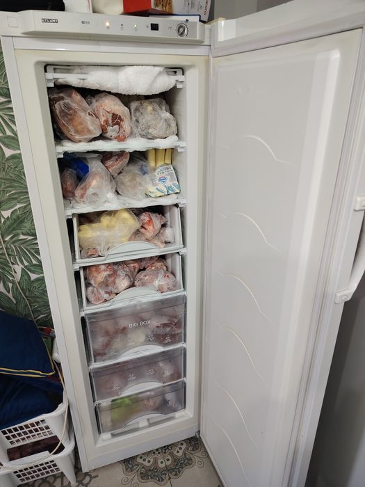 Продам морозильник