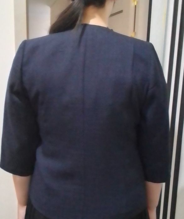 Yangi etketkasi bilan turibdi Turetiskiy kami bor