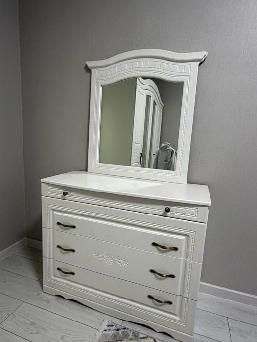 Продам спальный гарнитур