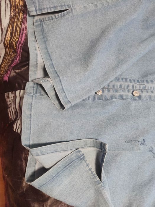 Две дамски дънкови ризи